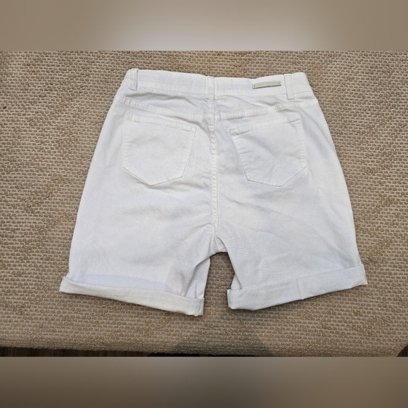 Soft Surroundings The Ultimate Denim Pull On Shorts White Slimming Size Medium - Picture 11 of 13